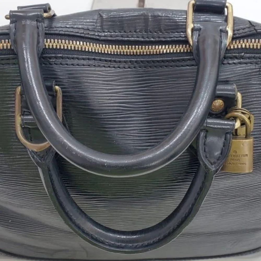 Elegant Black Leather Handbag